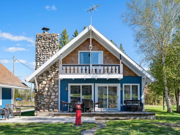 3140 Mingo Trail, Indian River, MI 49749