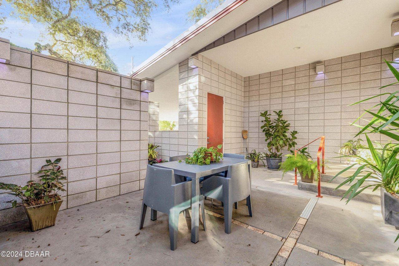 210 Florida Avenue, New Smyrna Beach, FL 32169 Photo