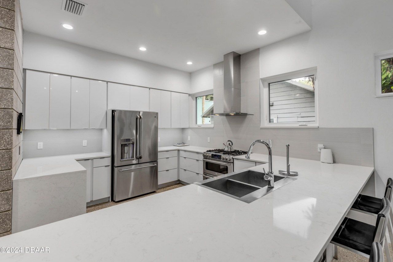 210 Florida Avenue, New Smyrna Beach, FL 32169 Photo