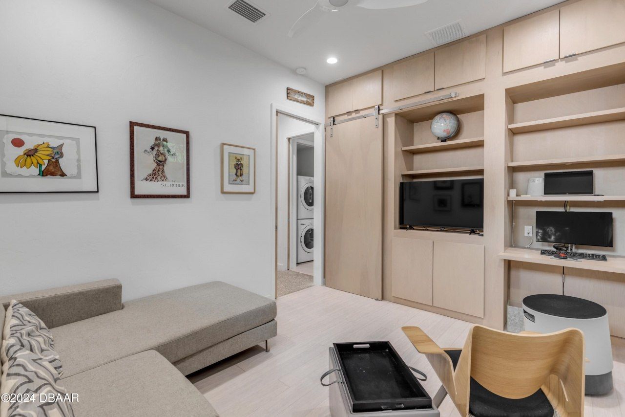 210 Florida Avenue, New Smyrna Beach, FL 32169 Photo