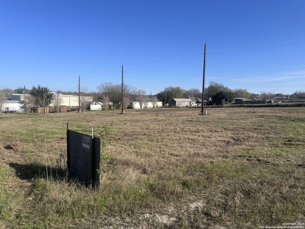 610 S 8TH ST, Stockdale, TX 78160