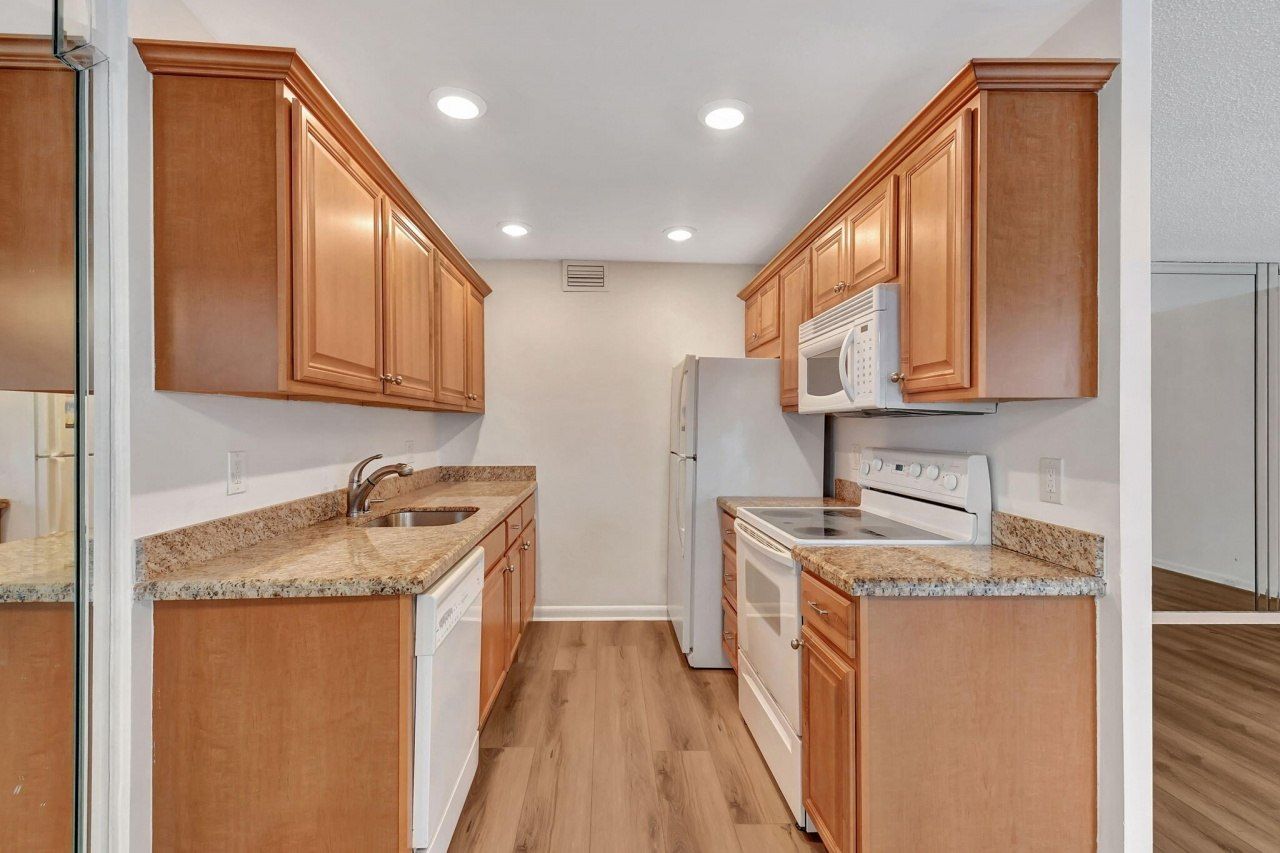 2074 Exeter E, Unit 2074 E, Boca Raton, FL 33434 Photo