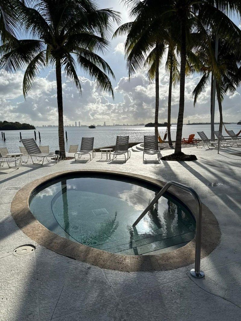 650 NE 64th St, Unit G503, Miami, FL 33138 Photo