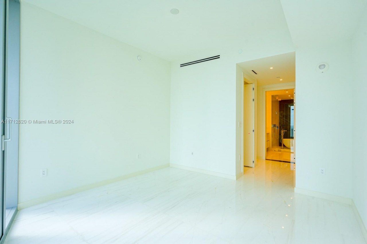 300 Biscayne Boulevard Way, Unit 1806, Miami, FL 33131 Photo
