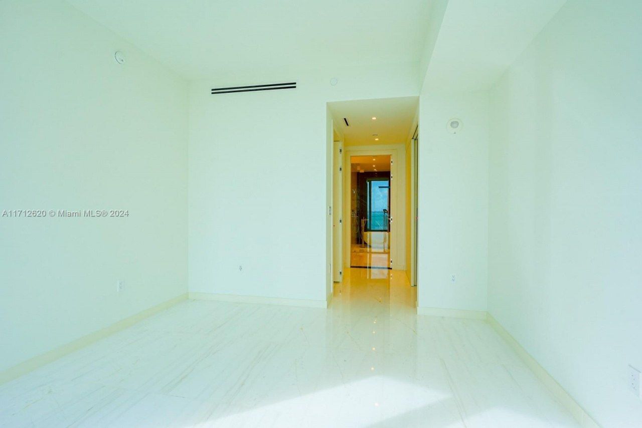 300 Biscayne Boulevard Way, Unit 1806, Miami, FL 33131 Photo