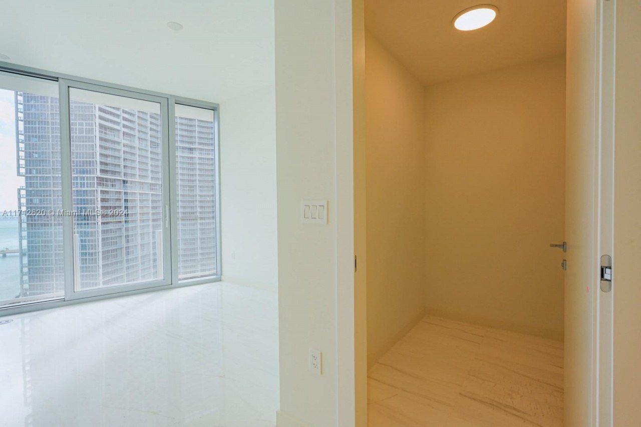 300 Biscayne Boulevard Way, Unit 1806, Miami, FL 33131 Photo