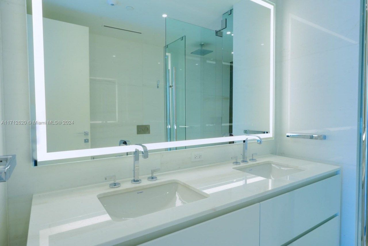 300 Biscayne Boulevard Way, Unit 1806, Miami, FL 33131 Photo