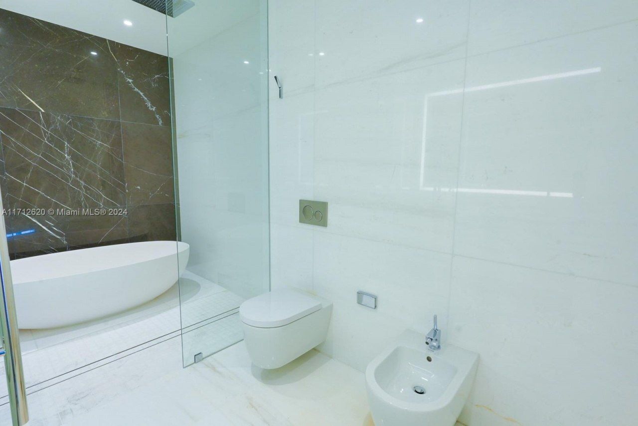 300 Biscayne Boulevard Way, Unit 1806, Miami, FL 33131 Photo