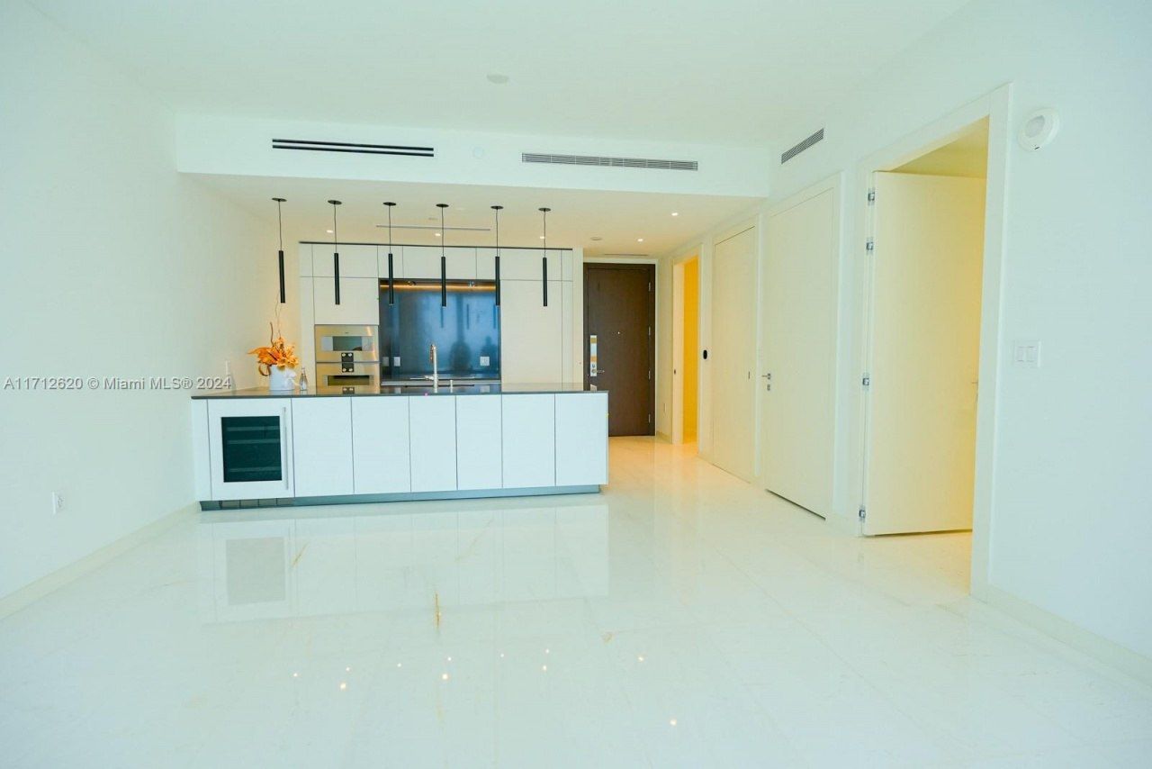 300 Biscayne Boulevard Way, Unit 1806, Miami, FL 33131 Photo