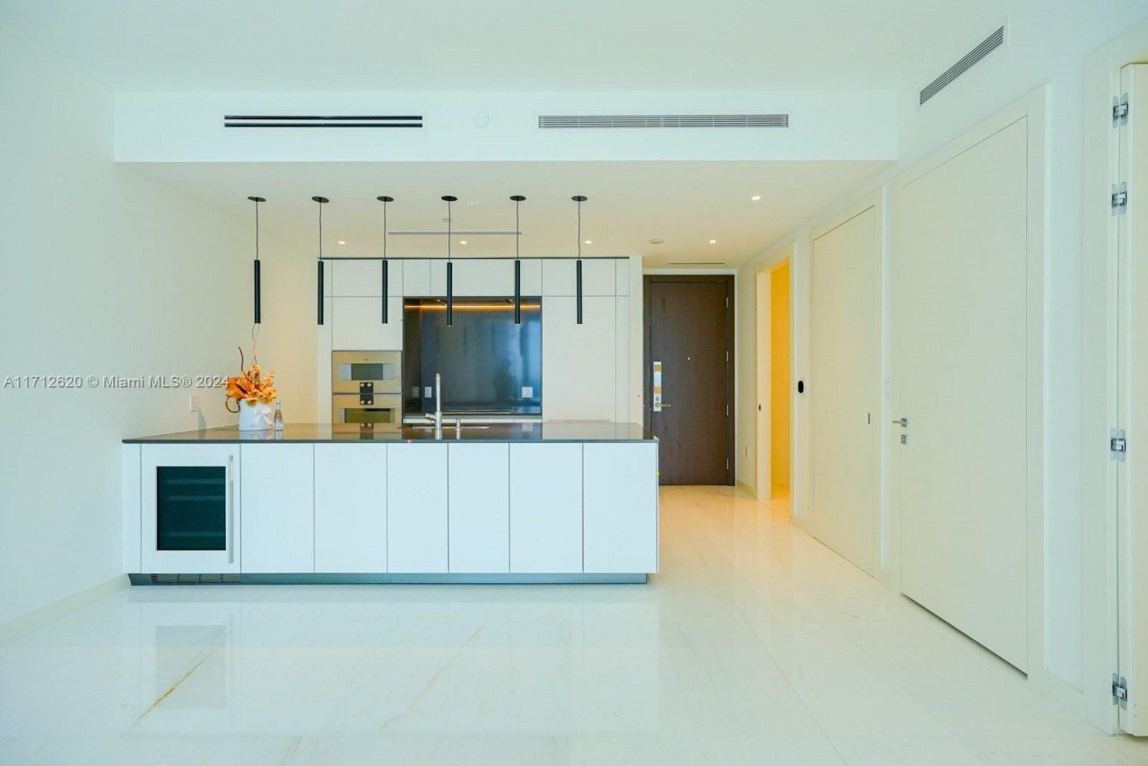 300 Biscayne Boulevard Way, Unit 1806, Miami, FL 33131 Photo