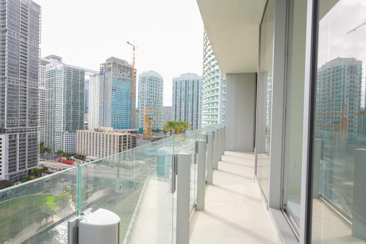 300 Biscayne Boulevard Way, Unit 1806, Miami, FL 33131 Photo
