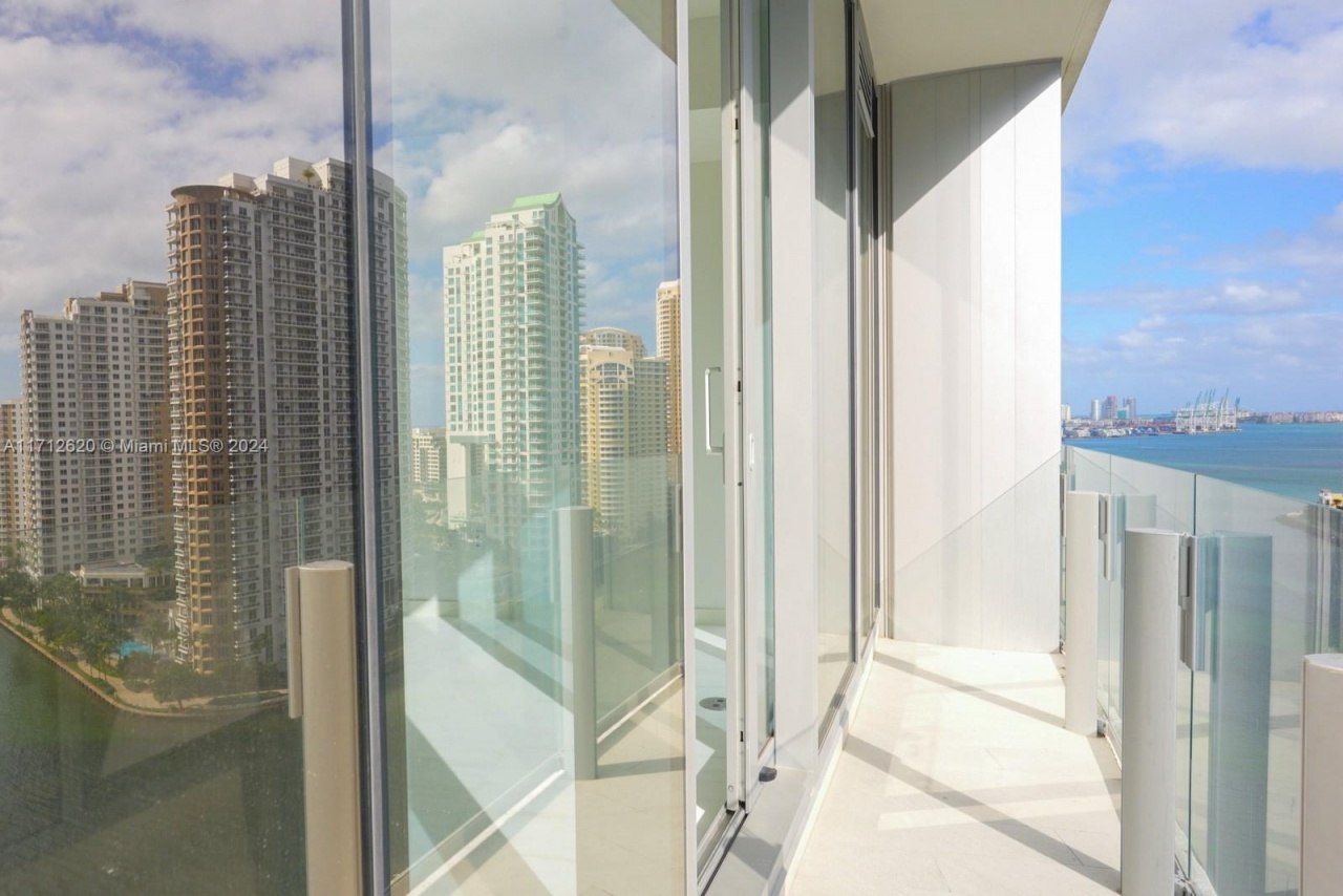 300 Biscayne Boulevard Way, Unit 1806, Miami, FL 33131 Photo