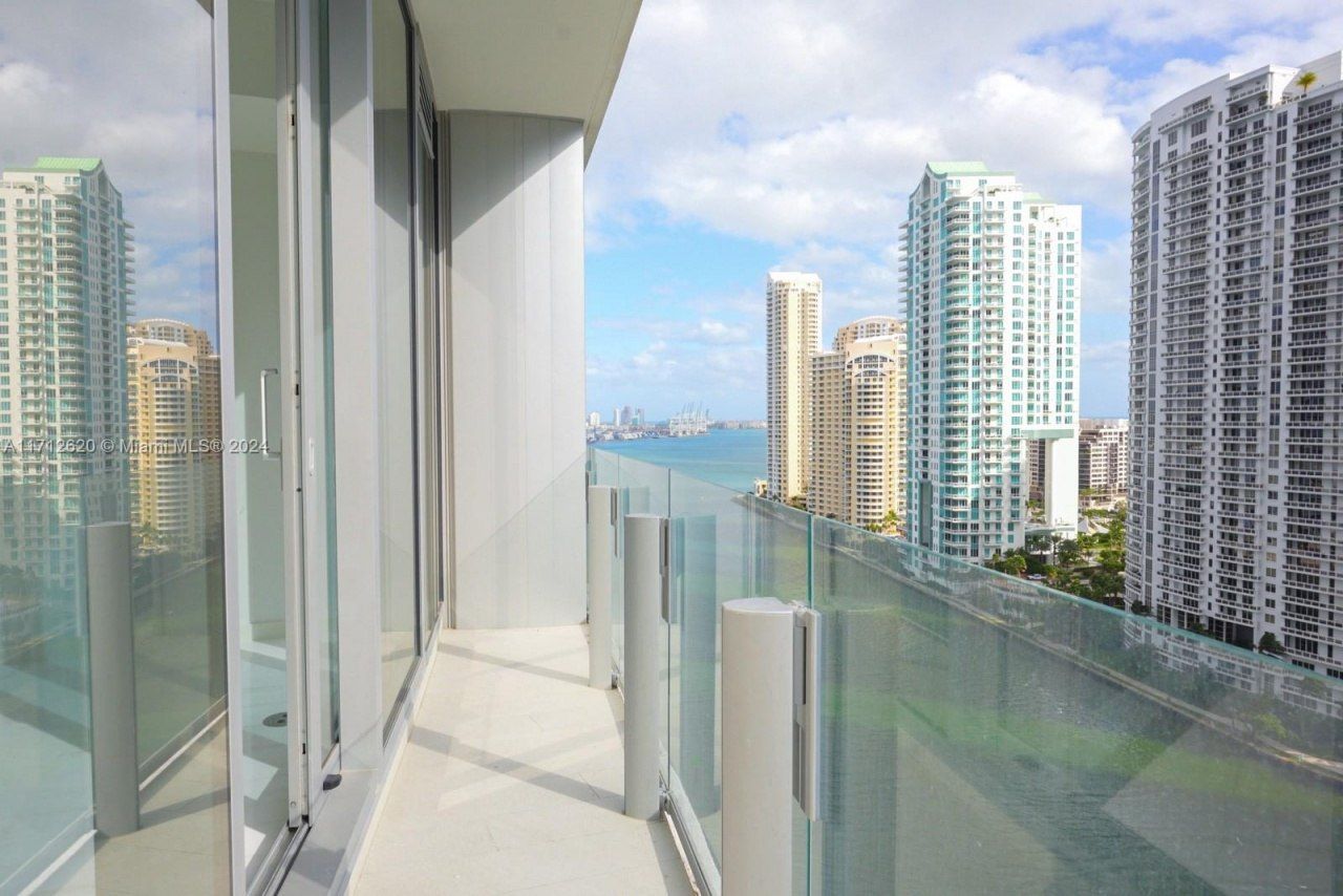 300 Biscayne Boulevard Way, Unit 1806, Miami, FL 33131 Photo