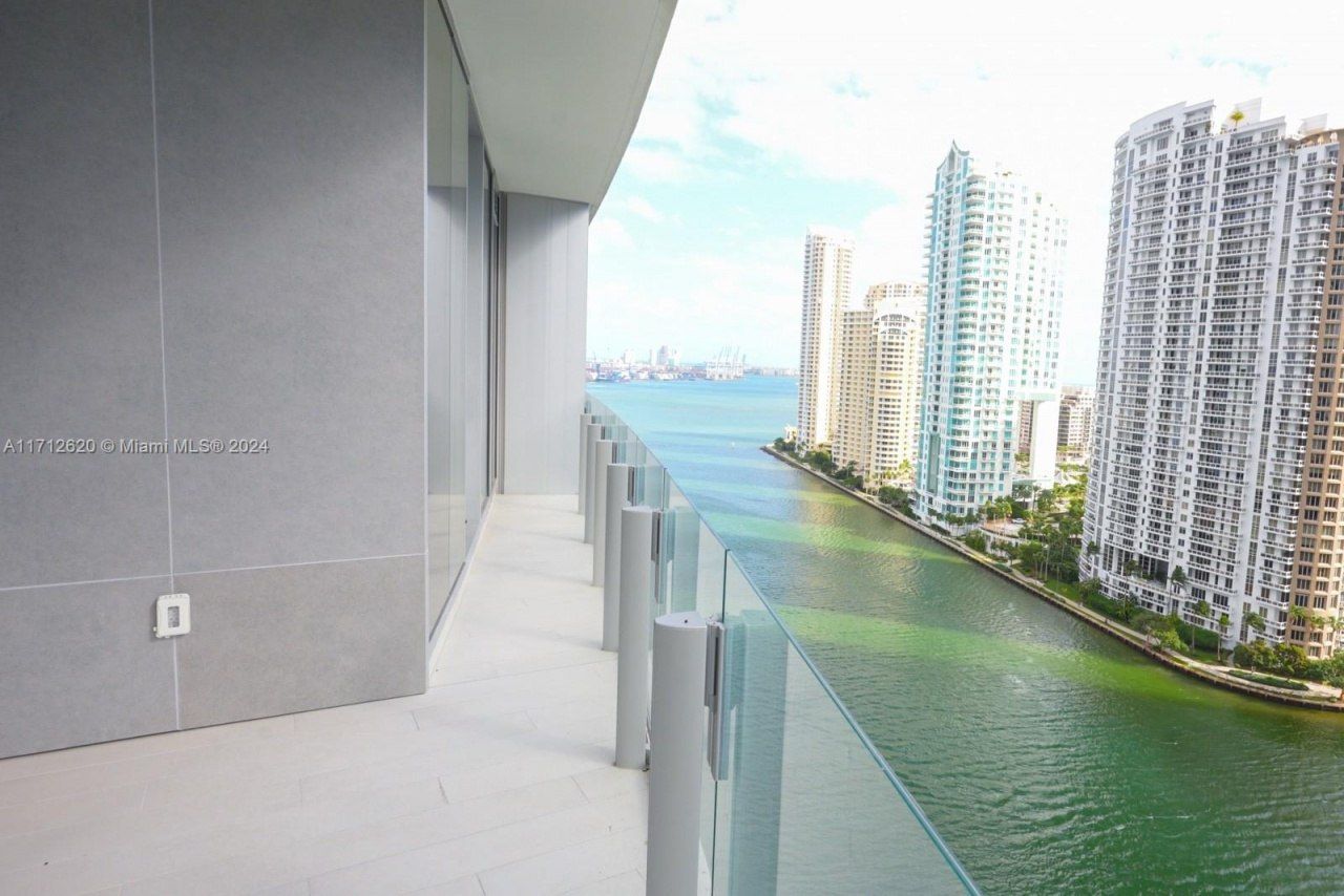 300 Biscayne Boulevard Way, Unit 1806, Miami, FL 33131 Photo