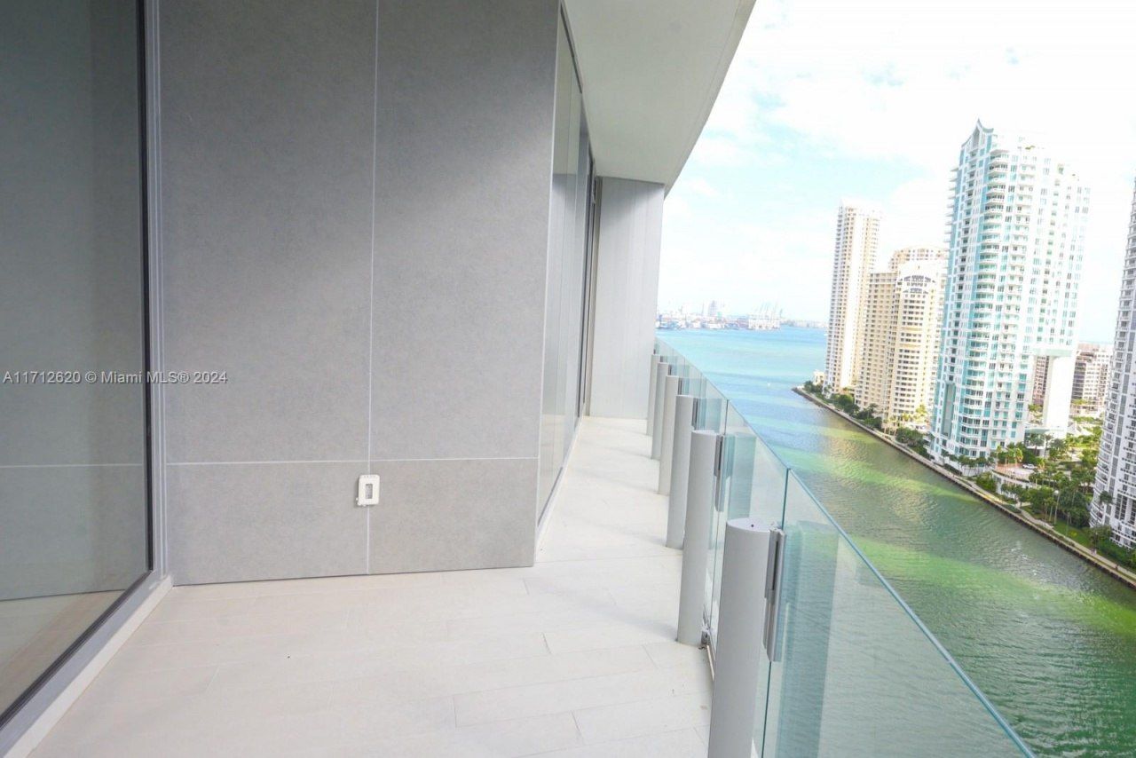 300 Biscayne Boulevard Way, Unit 1806, Miami, FL 33131 Photo