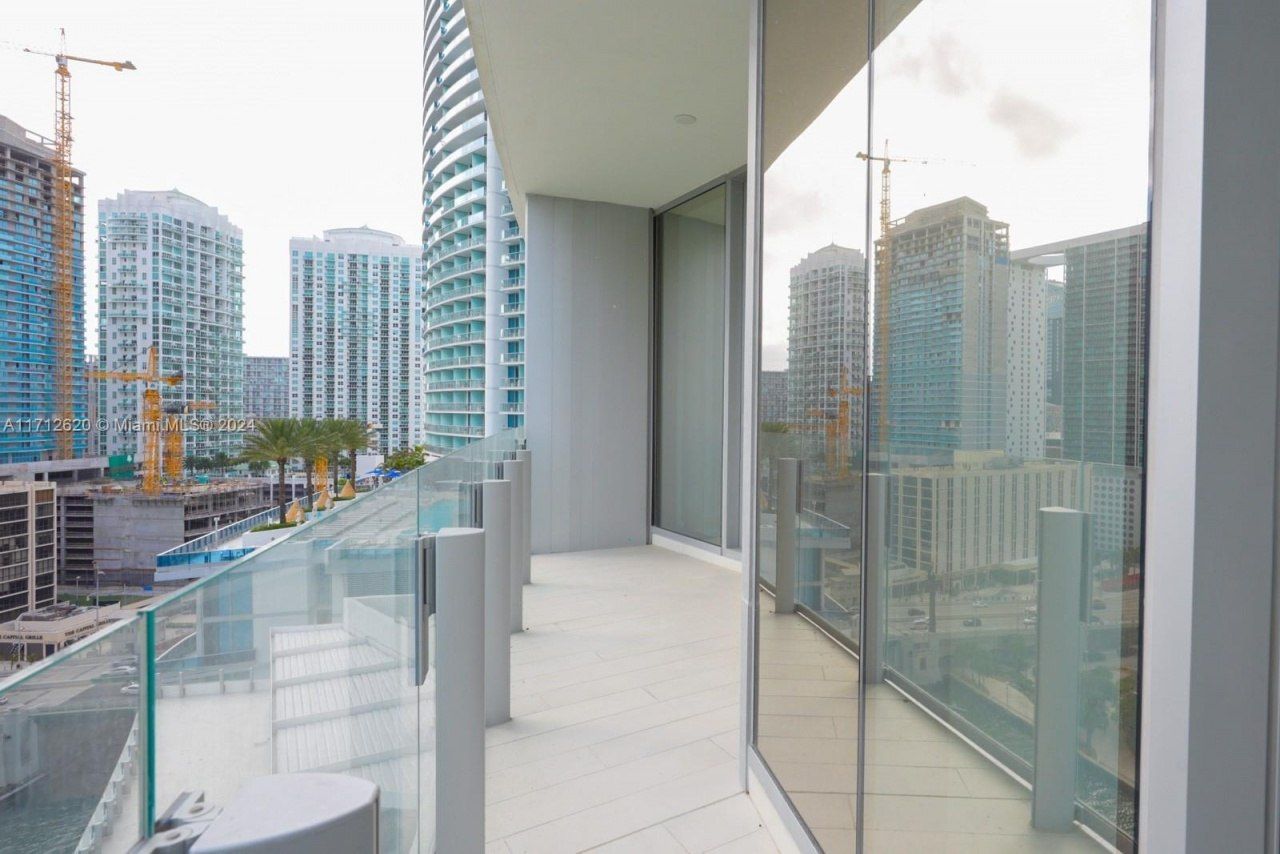 300 Biscayne Boulevard Way, Unit 1806, Miami, FL 33131 Photo