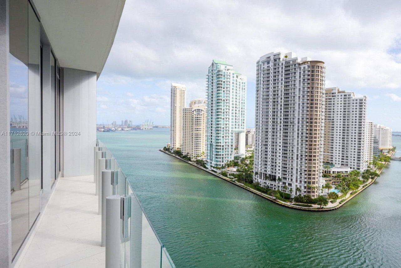 300 Biscayne Boulevard Way, Unit 1806, Miami, FL 33131 Photo