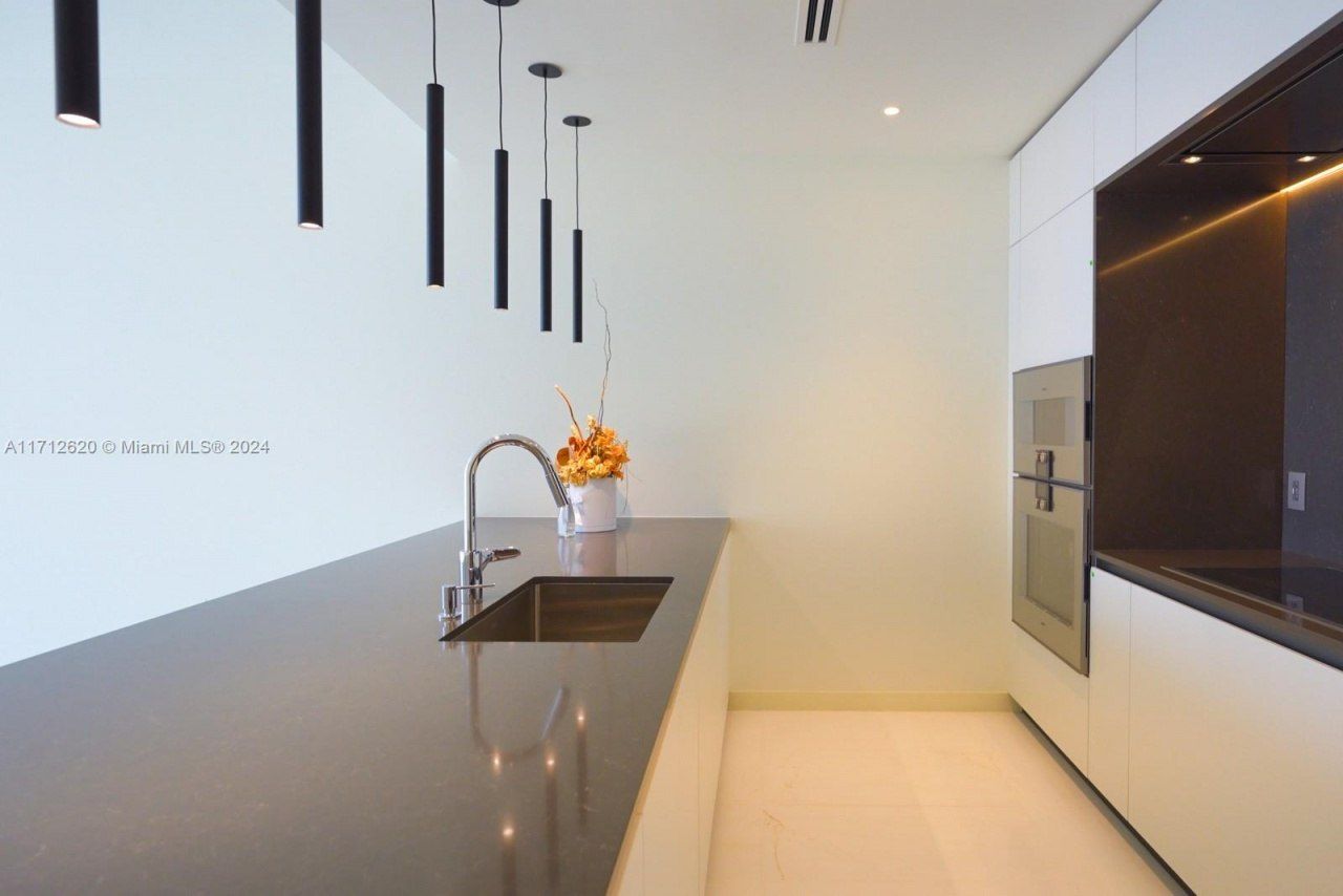 300 Biscayne Boulevard Way, Unit 1806, Miami, FL 33131 Photo