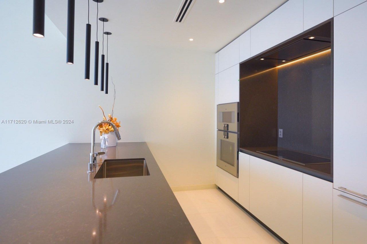 300 Biscayne Boulevard Way, Unit 1806, Miami, FL 33131 Photo
