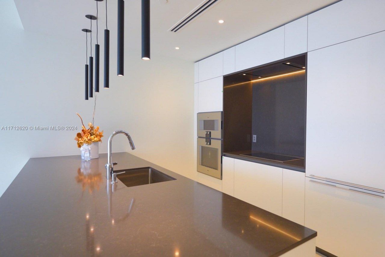 300 Biscayne Boulevard Way, Unit 1806, Miami, FL 33131 Photo