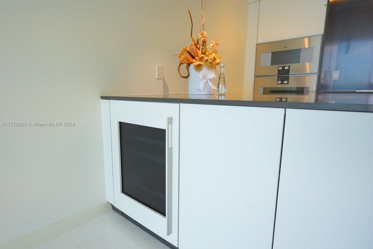 300 Biscayne Boulevard Way, Unit 1806, Miami, FL 33131 Photo