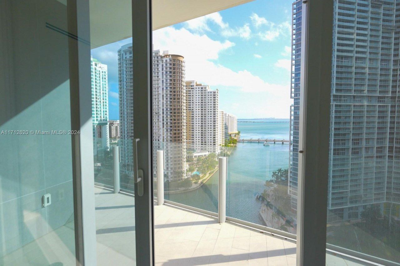 300 Biscayne Boulevard Way, Unit 1806, Miami, FL 33131 Photo
