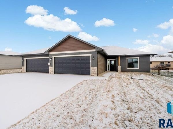 1516 S Kathryn Ave, Sioux Falls, SD 57106