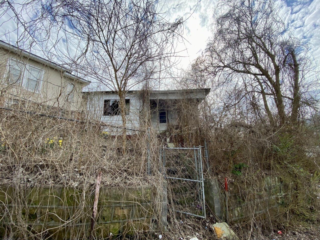 141 Eversole Street, Hazard, KY 41701 Main Photo