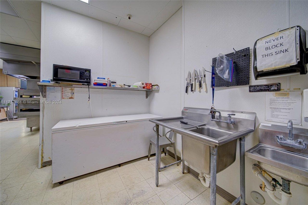 Pizzeria For Sale In North Miami Beach, North Miami Beach, FL 33160 Photo