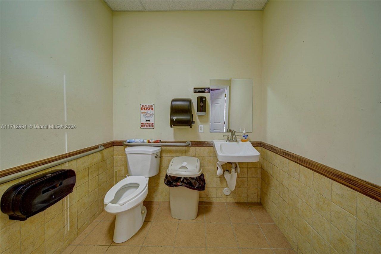 Pizzeria For Sale In North Miami Beach, North Miami Beach, FL 33160 Photo