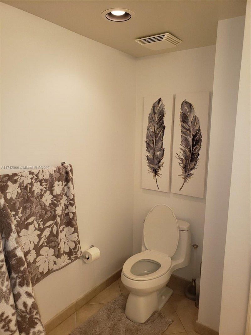 2080 S Ocean Dr, Unit 311, Hallandale Beach, FL 33009 Photo