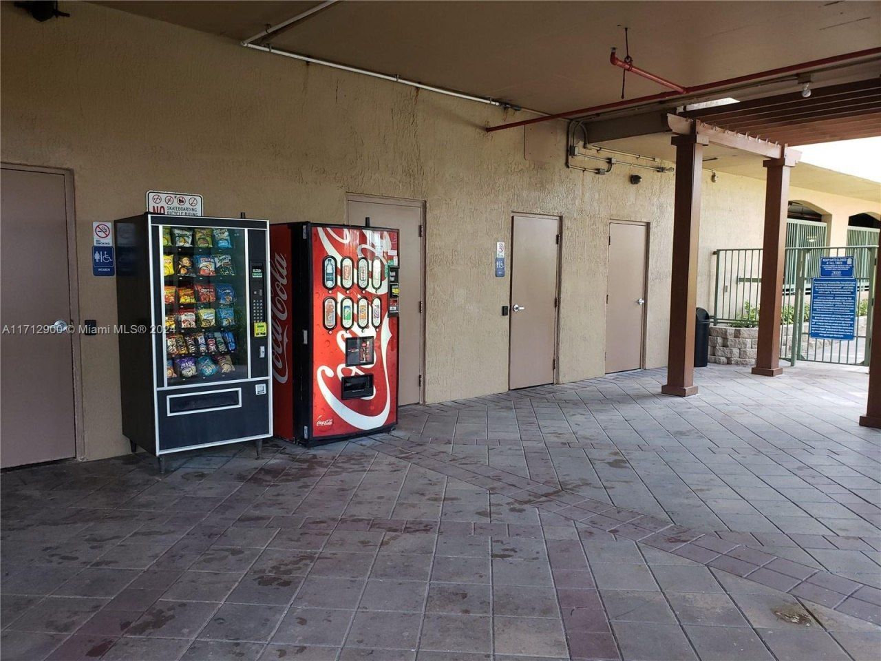 2080 S Ocean Dr, Unit 311, Hallandale Beach, FL 33009 Photo