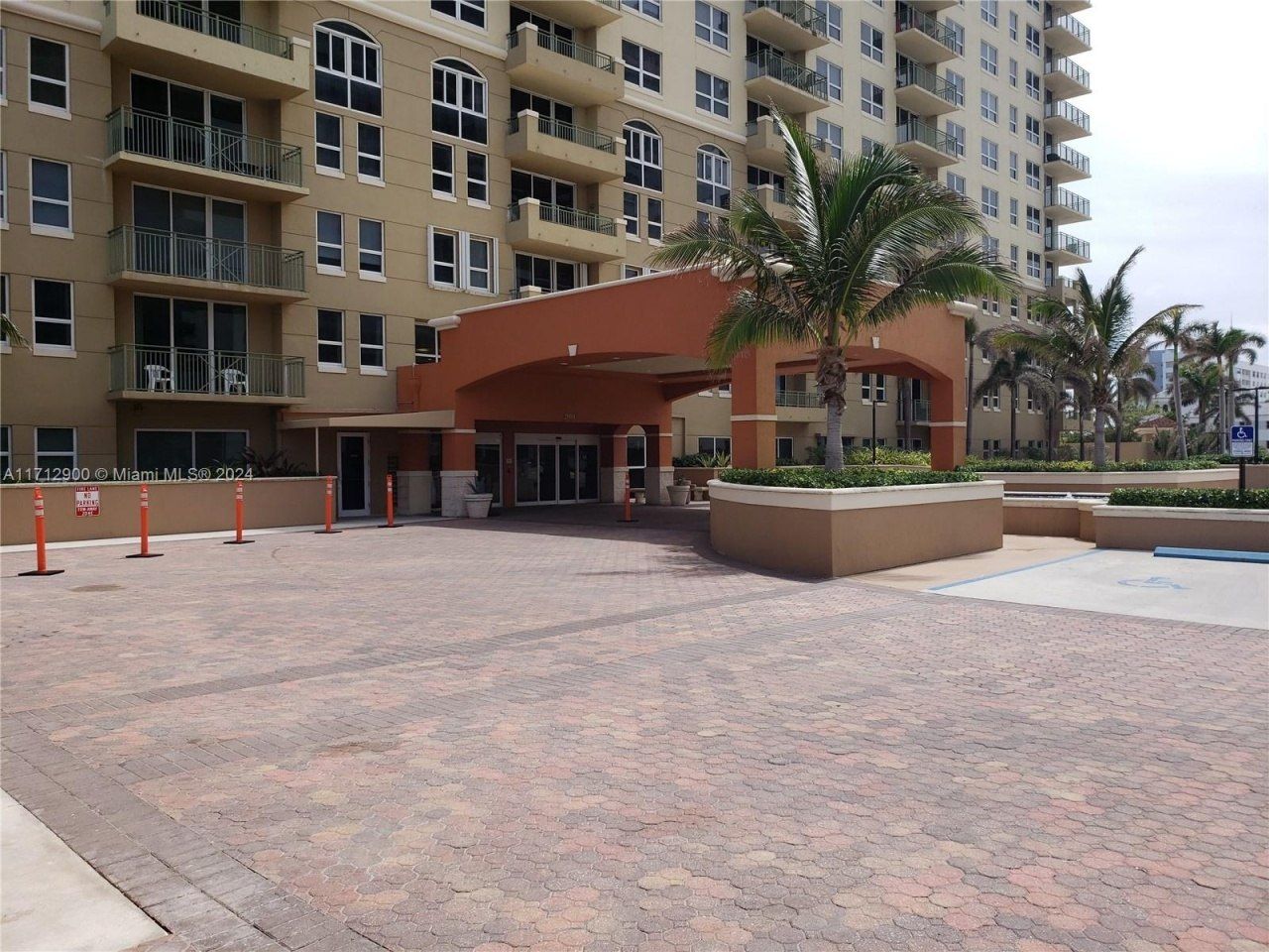 2080 S Ocean Dr, Unit 311, Hallandale Beach, FL 33009 Photo