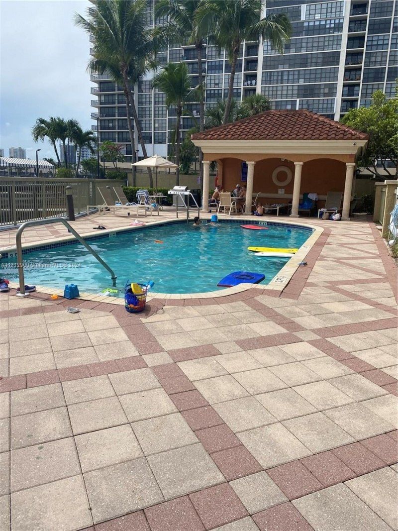 2080 S Ocean Dr, Unit 311, Hallandale Beach, FL 33009 Photo