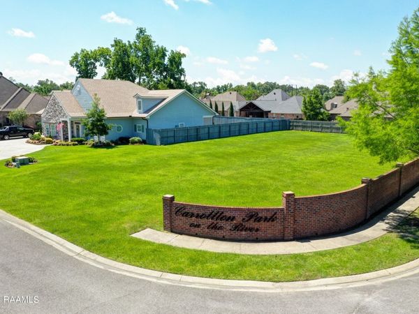 100 Lefleur Circle, Lafayette, LA 70503