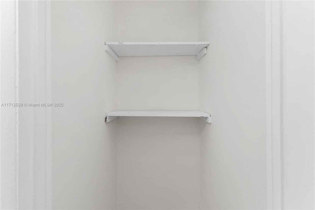 345 Ocean Dr, Unit 424, Miami Beach, FL 33139 Photo