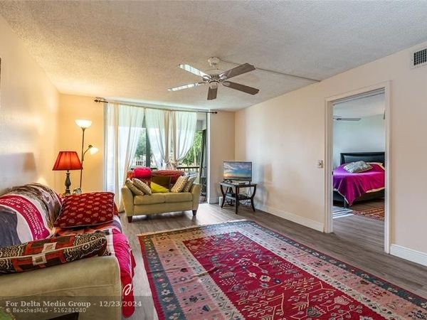 8930 S Hollybrook Boulevard, Unit 209, Pembroke Pines, FL 33025