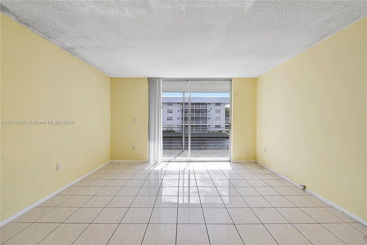 3600 NE 170th St, Unit 211, North Miami Beach, FL 33160 Photo
