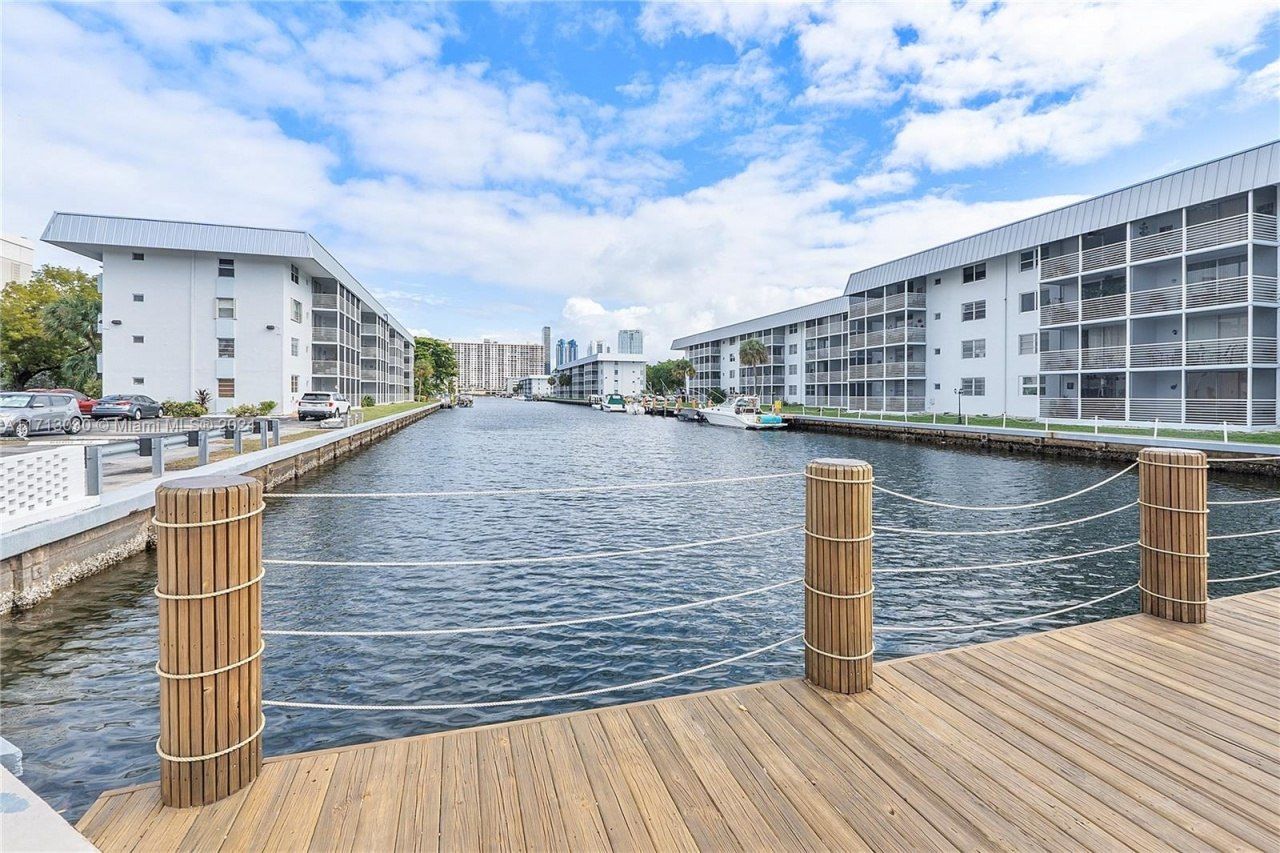 3600 NE 170th St, Unit 211, North Miami Beach, FL 33160 Photo