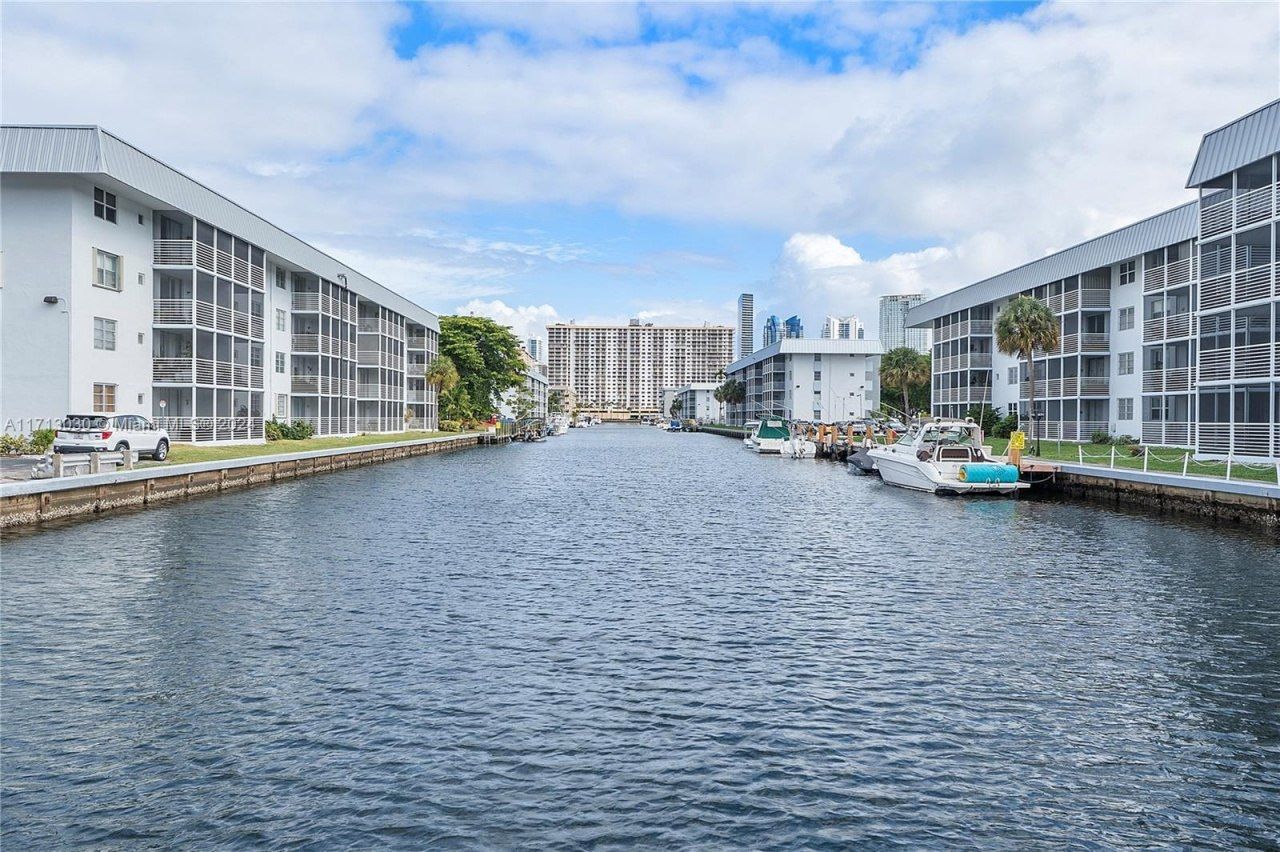 3600 NE 170th St, Unit 211, North Miami Beach, FL 33160 Photo