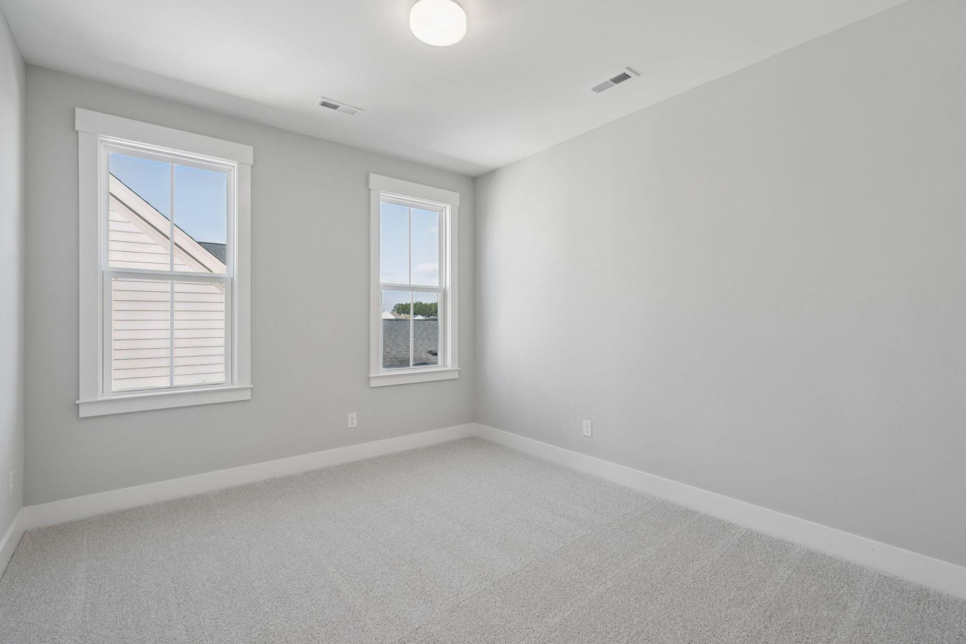 744 Blueway Avenue Photo 33
