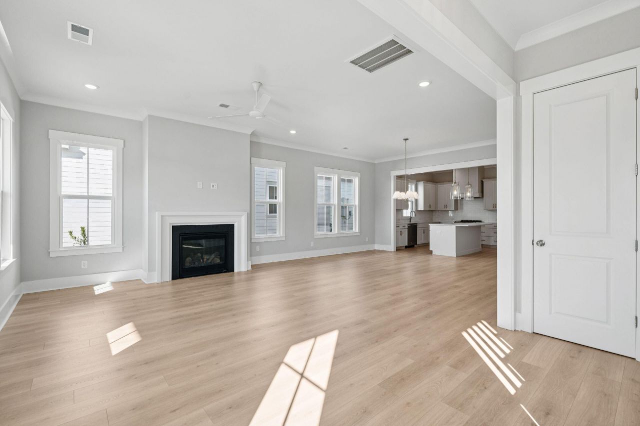 744 Blueway Avenue Photo 5