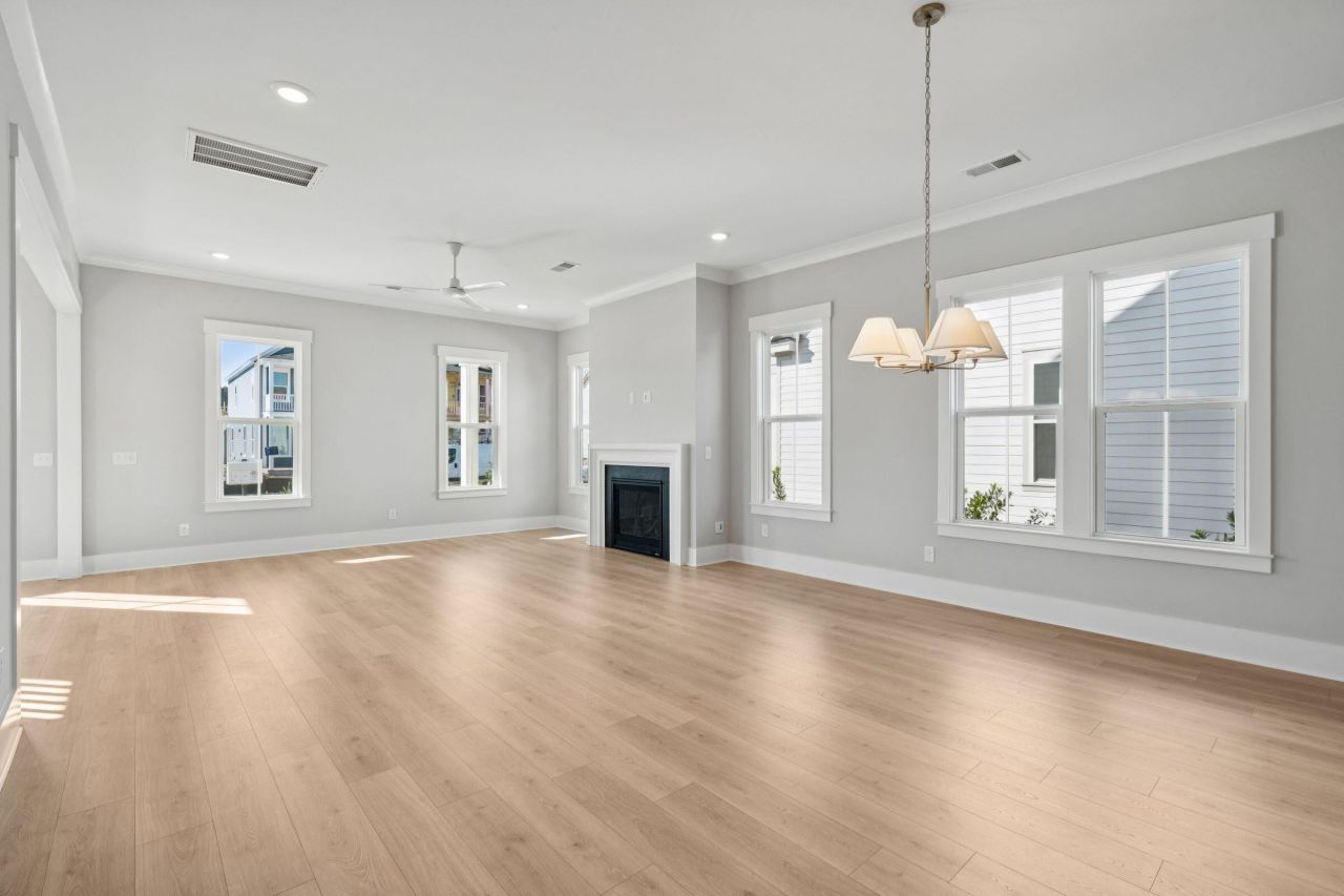 744 Blueway Avenue Photo 7