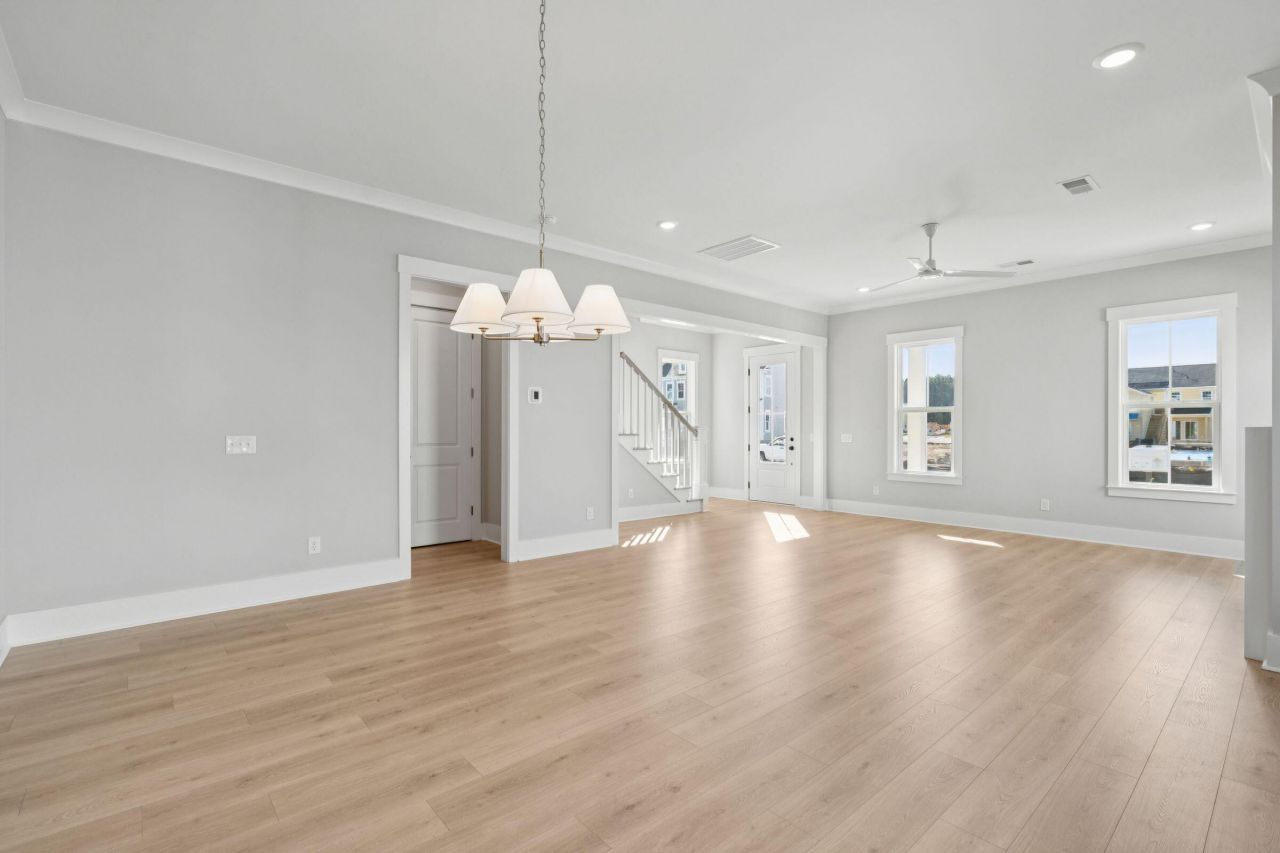 744 Blueway Avenue Photo 8