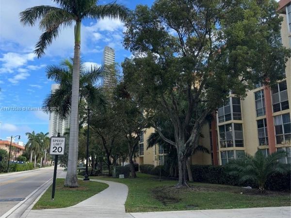 210 172nd St, Unit 523, Sunny Isles Beach, FL 33160