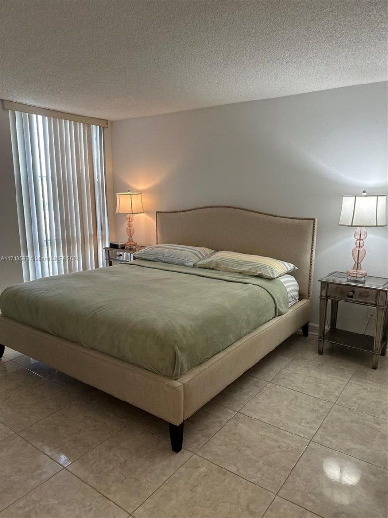 210 172nd St, Unit 523, Sunny Isles Beach, FL 33160 Photo