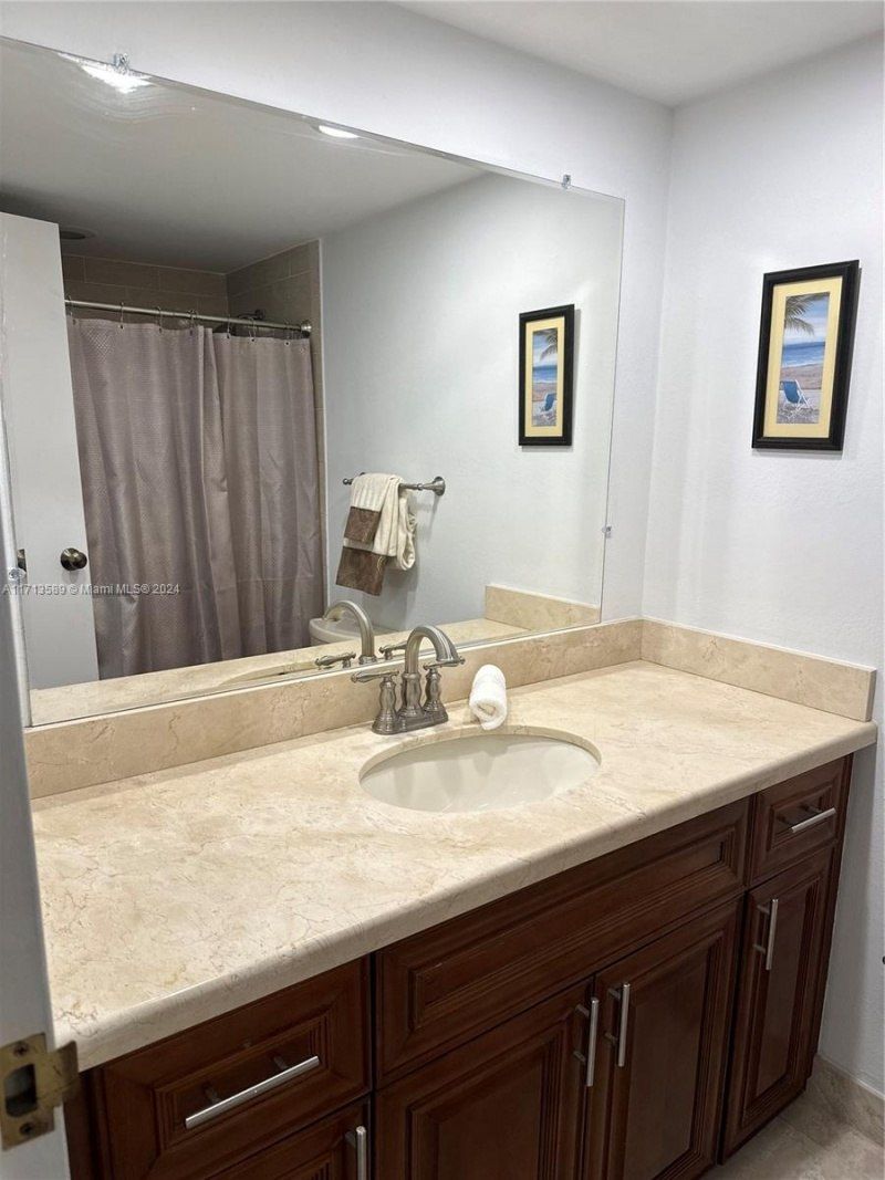 210 172nd St, Unit 523, Sunny Isles Beach, FL 33160 Photo