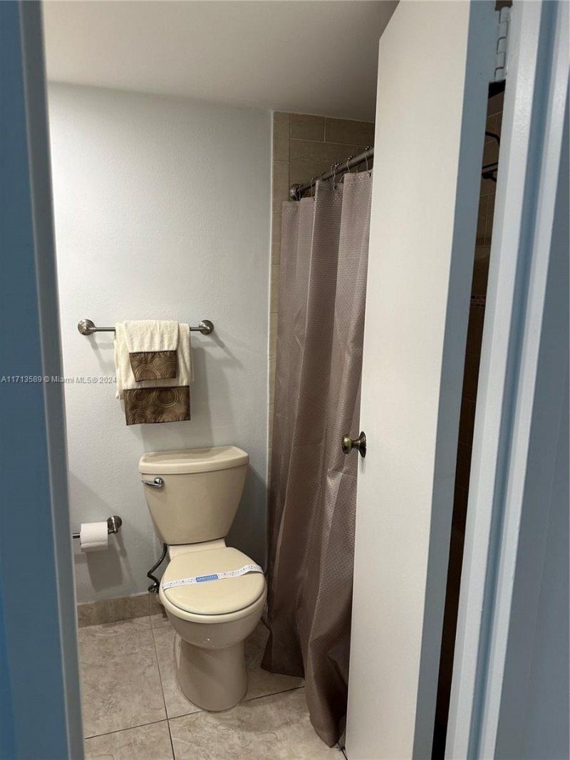 210 172nd St, Unit 523, Sunny Isles Beach, FL 33160 Photo