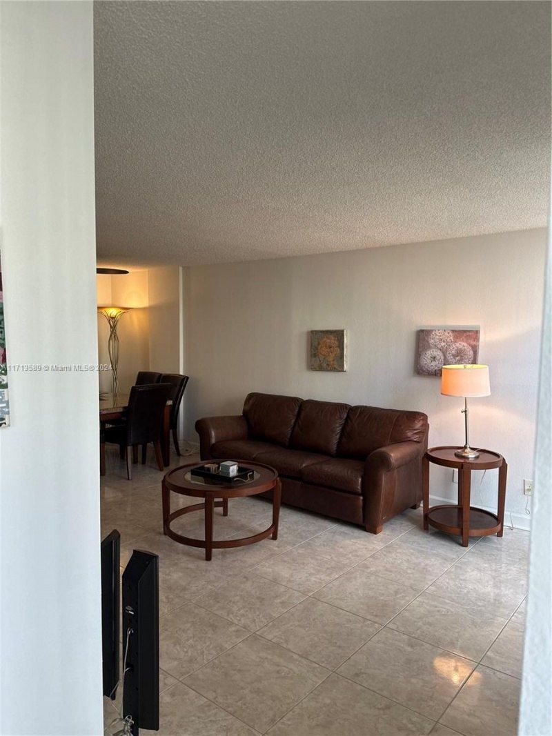210 172nd St, Unit 523, Sunny Isles Beach, FL 33160 Photo
