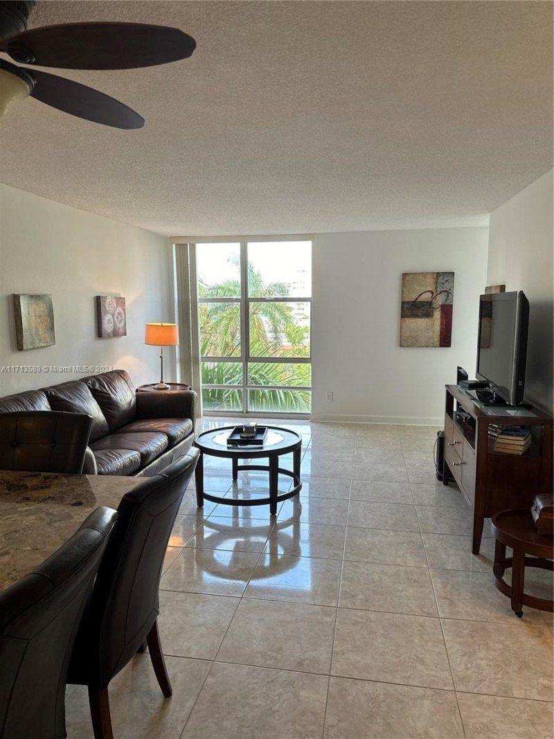 210 172nd St, Unit 523, Sunny Isles Beach, FL 33160 Photo